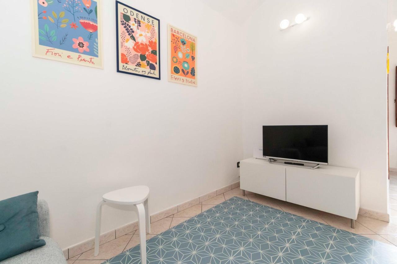 Colourful Flat San Donato Apartment Торино Екстериор снимка